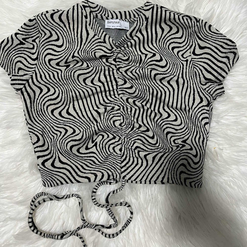 Line design crop top